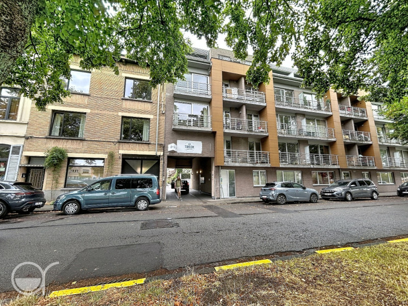 Twee slaapkamerappartement dichtbij de Brugse Poort met parkeerplaats. - agence rosseel
