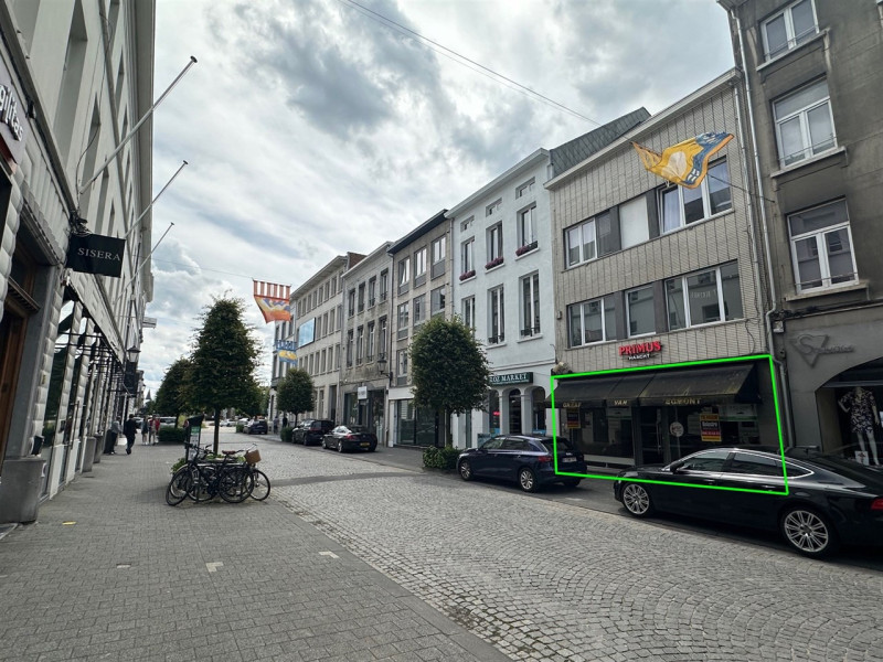 Handelsgelijkvloers 110m² in het hart van Mechelen. - Immo-Zone