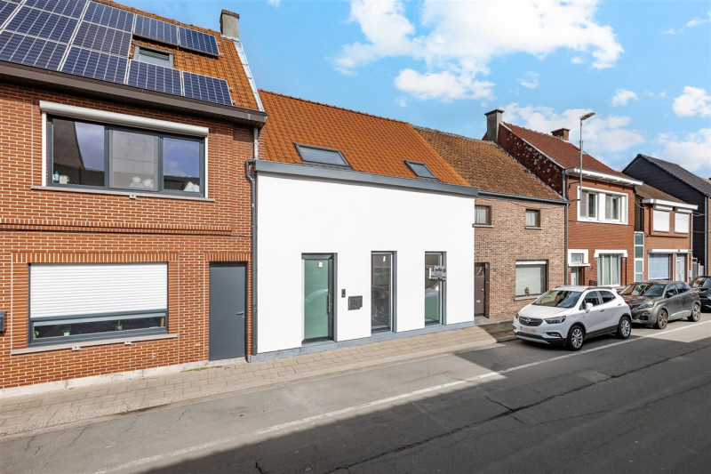 Gerenoveerde woning met 3 slaapkamers in De Klinge  - Immo-Zone