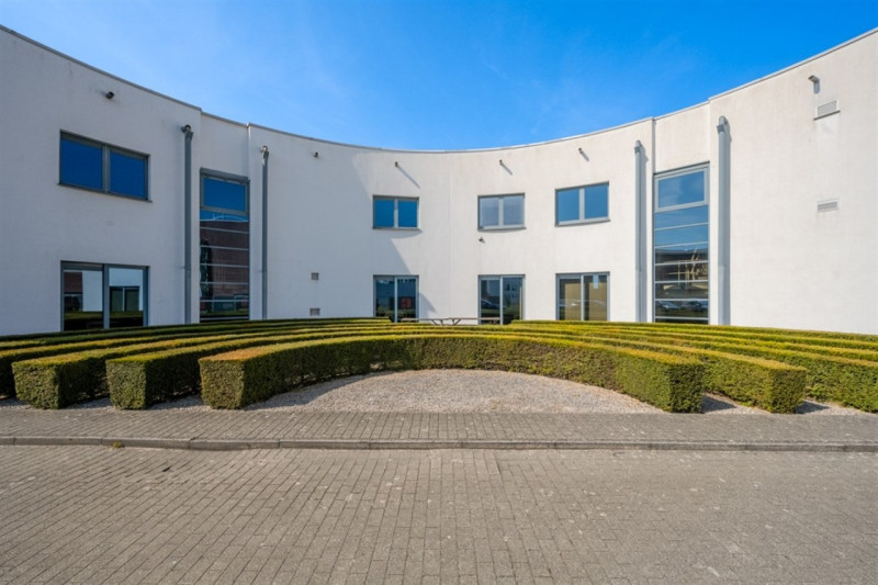 Modern kantoorgebouw in industriepark Zwijnaarde - Immo-Zone