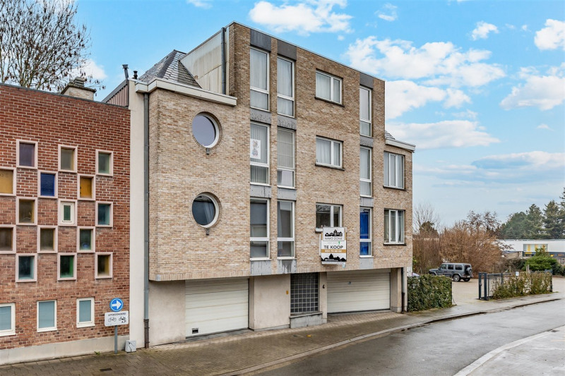 Opbrengsteigendom bestaande uit 6 appartementen, dubbele garagebox en 6 staanplaatsen te Aalst - Immo-Zone