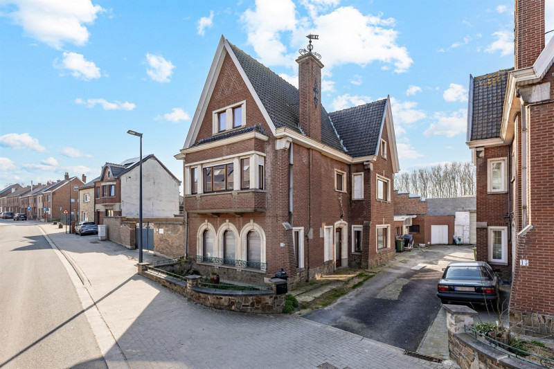 Ruime gezinswoning met 5 slaapkamers te Heldergem - Immo-Zone