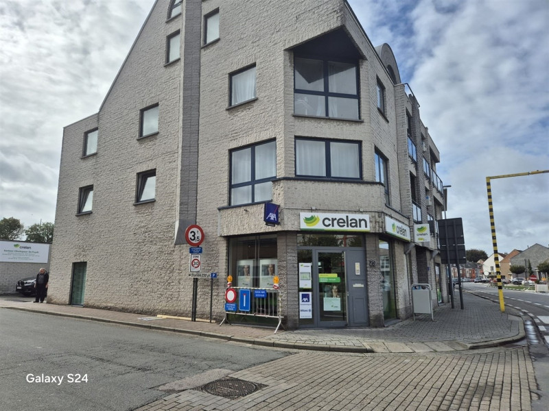 Ruim handelspand te huur – voormalig bankkantoor.  - Immo-Zone