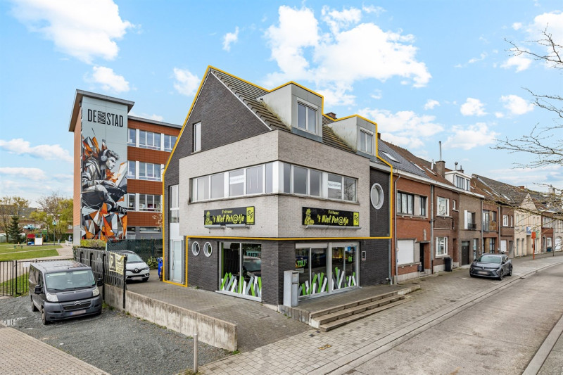 Ruim en lichtrijk, af te werken appartement van 173 m² - Immo-Zone
