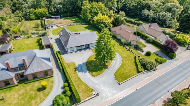 Sublieme villa op een uniek domein van ca. 50 are - Immo-Zone