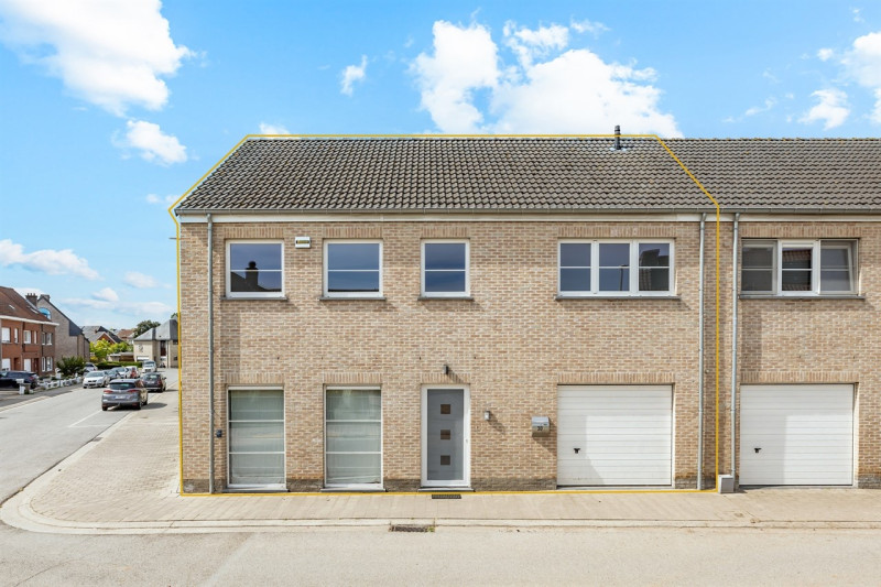 Instapklare halfopen bebouwing met 3 slaapkamers, zonnepanelen en zonnige tuin te Aalst - Immo-Zone