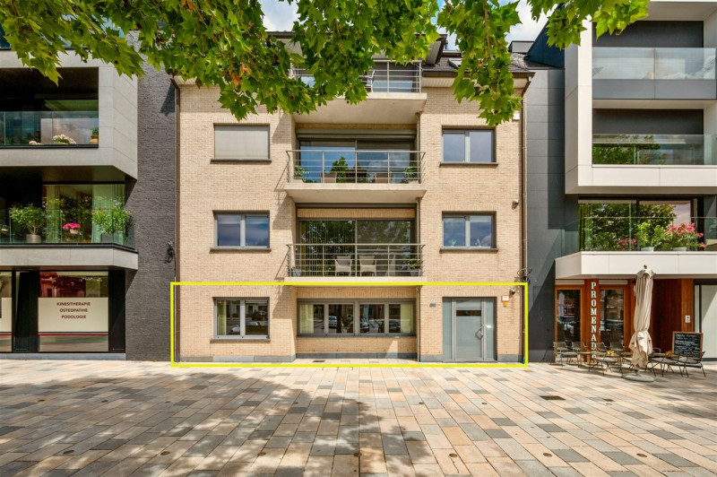 Instapklaar appartement op het mooie marktplein - Immo-Zone