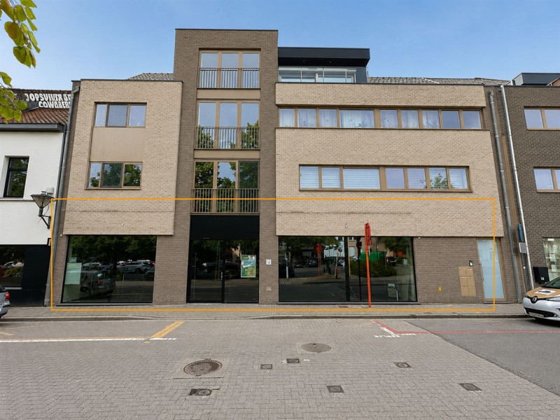 Opvallend handelspand op commerciële toplocatie in hartje Aalst! - Immo-Zone