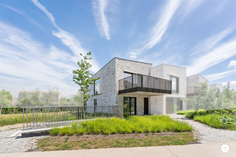 Rustig gelegen hoekwoning met zonnig terras en privé tuin - PandInvest