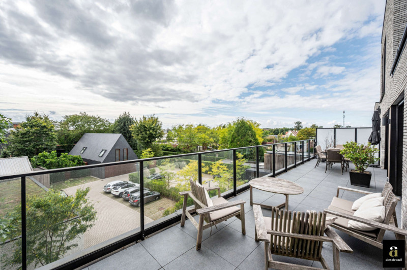 Recent appartement met groot terras, centrum Waregem [Stationsstraat]. - Alex Dewulf