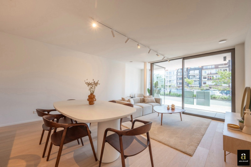 Nieuwbouw appartement op een centrale ligging te Knokke, vlakbij het Zegemeer en op wandelafstand van het strand. - Alex Dewulf