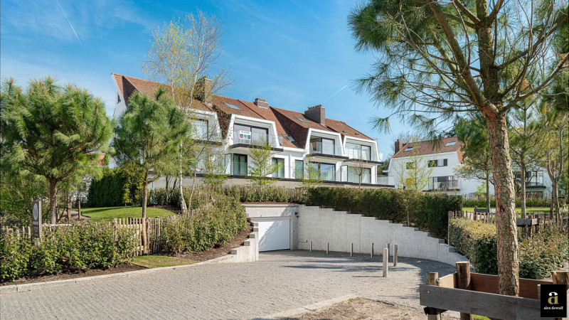 Zonnig gerenoveerd appartement met zuidwest gericht terras en open zicht op wandelafstand van het strand in hartje Zoute. - Alex Dewulf