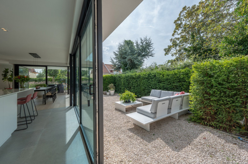 Prachtige hedendaagse villa met zonnige tuin en terrassen op fietsafstand van de zee. - Alex Dewulf