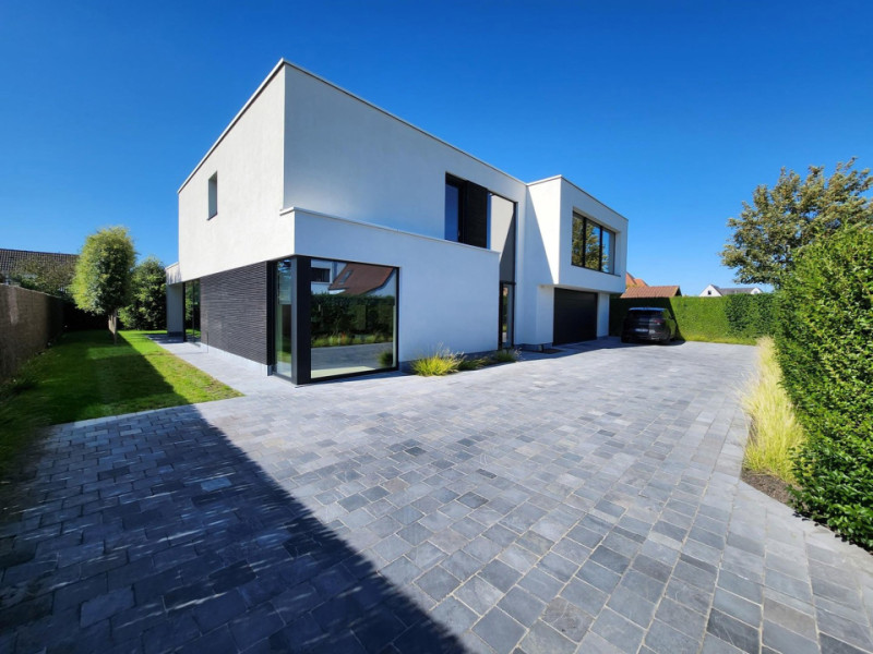 Recente alleenstaande villa centraal gelegen vlakbij het centrum van Knokke. - Alex Dewulf