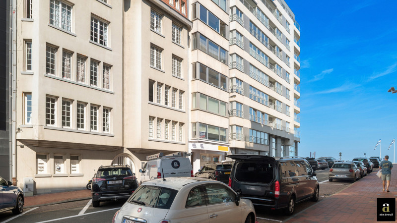 Fantastisch gerenoveerd appartement met zijdelings zeezicht in hartje Zoute. - Alex Dewulf