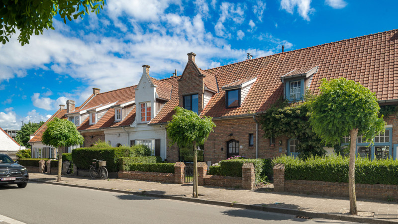 Gerenoveerde woning goed gelegen in het oud Knokke nabij de winkels en de Groentenmarkt. - Alex Dewulf